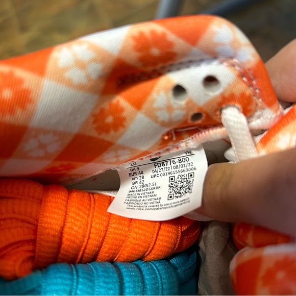 Nike SB Dunk Low Orange Lobster Size 10M FD8776-800 NEW Authentic Regular Box - Picture 8 of 9